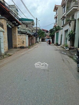 đất hiếm - phân lô thạch bàn 3,7 tỷ 33m2 - ô tô đỗ - vỉa hè - bạt ngàn tiện ích - đường trải nhựa