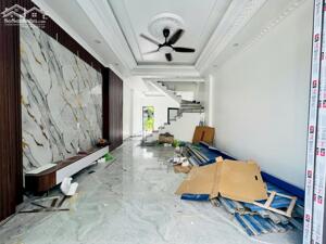 Bán nhà 3 TẦNG trung tâm phường Hùng Vương, Hồng Bàng 50m giá chỉ 2,5x tỷ LH 0979087664