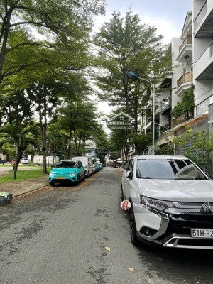 cần bán gấp nhà gần kề đại học văn lang đường 12m đặng thuỳ trâm 4.5x16 ( 74.6m2)4 tầng mới 100%