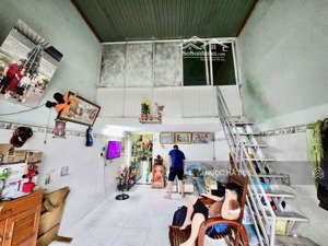 chỉ cần 2t950 có nhà cấp 4 + 4 phòng trọ dt ngay kdc minh tuấn cách vsip 1 chỉ 200m, đường 14m