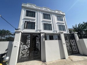 bán nhà riêng 4pn, 3wc, 50m2, có sân riêng rộng , gần chợ, trạm y tế , giá chỉ 3,4 tỷ