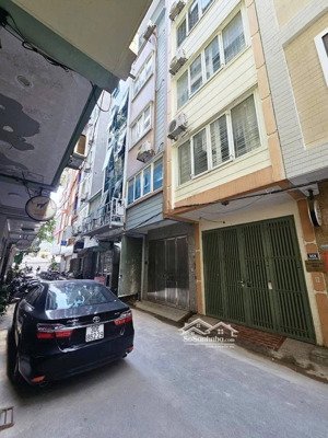 bán nhà phân lô trần quốc hoàn cầu giấy ô tô tránh nhà dân xây 5 tầng vỉa hè kinh doanh sầm uất