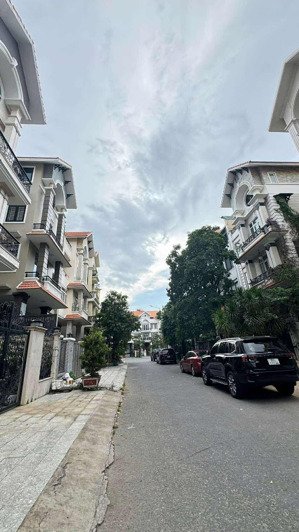 bán biệt thự him lam kênh tẻ - trung tâm quận 7 - ở sang, làm văn phòng đỉnh - giá tốt khu vực