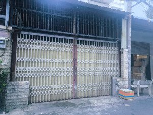 bán đất tặng nhà c4 đang cho thuê dòng tiền lộ giới trên 6m cho phép xây cao tầng phù hợp đầu tư