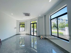 lakeview city căn góc sân vườn 2 mặt tiền viewhồ nhà hoàn thiện nội thất mới 100% dt 9x20m giá 35tr