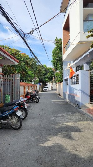 bán nhà 3 tầng ngõ thông ô tô, vài bước ra hồ điều hòa đại đồng, đại mạch