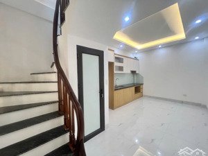 bán nhà yên bệ, 55m², 4 tầng, mặt tiền: 5.5m, giá: hơn 4 tỷ lô góc, ngõ nông, gần ô tô, giá tốt