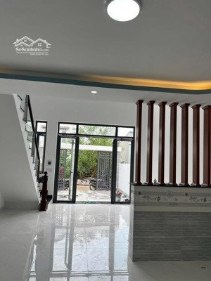cần bán căn nhà thuộc ấp 5 - sông trầu- trảng bom- đồng nai dt: 5x20 m ( sổ riêng , thổ cư 100%)