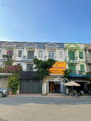 bán nhà mặt phố tại d2 kdt phúc đạt - ngay chung cư - vị trí tốt cho kinh doanh