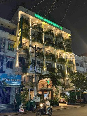 bán tòa chdv cao cấp ngay cao thắng quận 3 - (8,5x22m) - 4 tầng - hđt: 180tr/tháng - giá: 42 tỷ