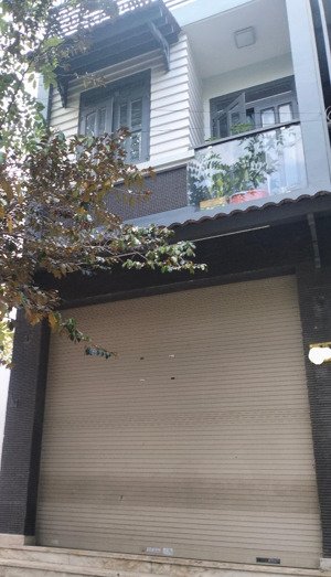 hẻm xe hơi nhà 2 mặt tiền diện tích: 46m2 (4,2m x 11m)
kết cấu: 1 trệt 2 lầu - chỉ 3,5 ty