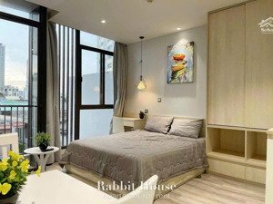 căn hộ 1pn gần ngã tư hàng xanh, sát quận 1, có cửa sổ lớn và ban công
