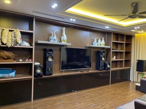 bán căn nhà hoa hậu ngõ phân lô bàn cờ hoàng cầu , trần quang diệu 73,8m2 x 4t , mt 6,12m