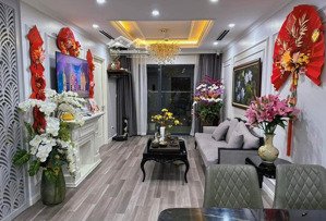 gia đình cần bán 1 căn 2 ngủ 70m2 giá hơn 5 tỷ và 1 căn 2 ngủ 77m giá nhỉnh 6 tỷ tại roman plaza th