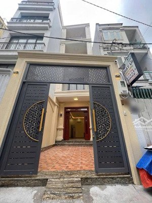 {quận 1}92m2 -4tầng- có thang máy - đường xe hơi - nội thất cao cấp - vừa ở vừa kd - 16,x tỷ