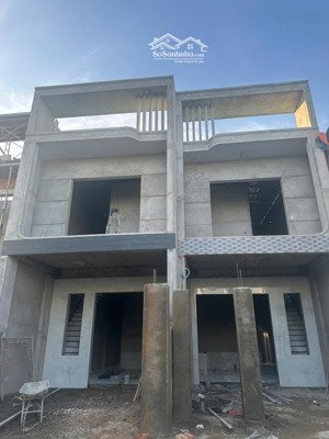 nhà 1 trệt 1 lầu (hoàn công) đang đi vào hoàn thiện kdc hoàng minh chánh p. hoá an. giá chỉ 3,2 tỷ