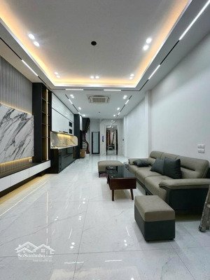 lô góc - đường thông - kinh doanh online- cho thuê nail... 46m2 6 tầng- thang máy - ngõ sh quay đâu