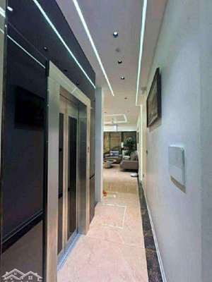nhà 7 tầng thang máy kinh doanh - đường ô tô -dòng tiền 55tr / tháng - gần hồ tùng mậu-20 tỷ