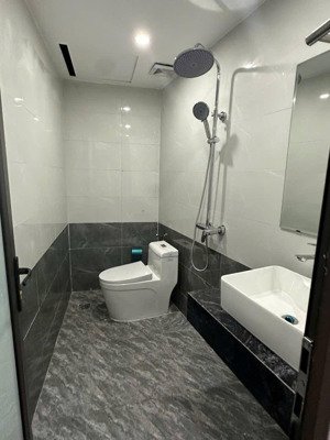 bán nhà 30m x3 tầng phúc lợi . ô tô đỗ cửa giá loanh quanh 4 tỷ có thương lượng . có 102