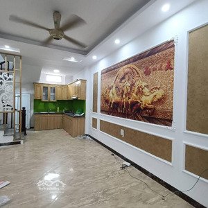 nhà tt vĩnh hưng giá tốt 32m 5 tầng nhỉnh 5 tỷ, gần ô tô, nội thất đẹp, sđcc, ko quy hoạch