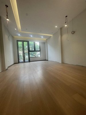 bán nhà hoàng cầu đống đa dt 62/69m x 5t x mt 4m giá 27,9 tỷ có thương lượng