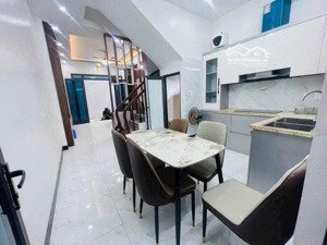 bán nhà hoàng mai, hoàng văn thụ 42m2 7,08 tỷ. dân xây, sân để xe