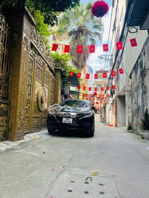 bán gấp nhà 5 tầng gần trường đh công nghiệp nhổn, ngõ thông ô tô 7 chỗ đỗ cửa, lh 