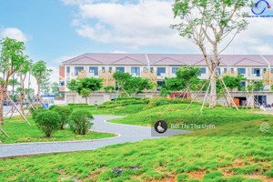 căn shophouse đối diện công viên, khu tiện ích 1ha đã hoạt động trong khu đô thị sun casa central