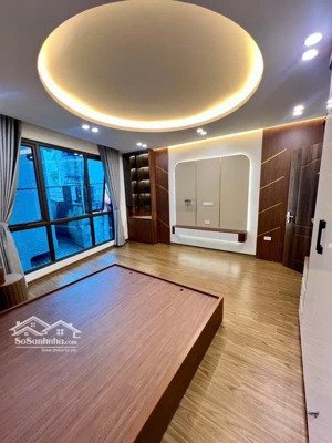 bán nhà văn tiến dũng , btl , dt 38m2 , 5 tầng , mt 4m , giá 5,65 tỷ, lô góc 2 thoáng , ngõ rộng 3m