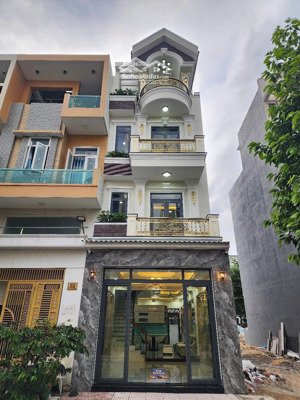 bán căn nhà mới hoàn thiện ful nội thất trục chính pht6 giáp ql1k và làng đại học thủ đức, giá 7.2