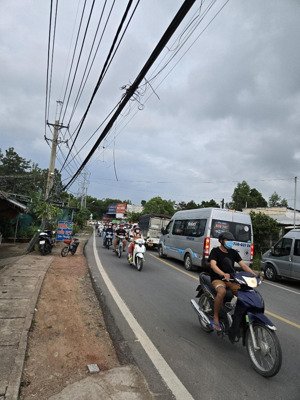 bán đất giá ngợp. fun thổ cư đường betong xe hơi .ngay chợ trường học. trung tâm hành chính