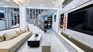 ngay mặt phố xuân thủy, cầu giấy - 42m - 4 tầng, mặt tiền 4m - 5 ngủ - vị trí víp sầm uất,kd