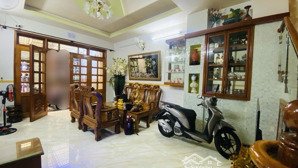 hạ mạnh 2 tỷ, mặt tiền văn cao đoạn sầm uất, dt lớn 139m2(4x31m) nở hậu 4.5m, 3 tầng, hơn 16 tỷ tl