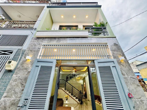 nhà siêu phẩm chỉ 2 tỷ 300 - đúc btct 1 trệt 1 lầu sân thượng - shr - sát mặt tiền 7m