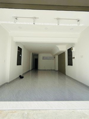 cho thuê nhà nguyên căn ngay góc hẻm nguyễn thiện thuật, trung tâm phố tây
