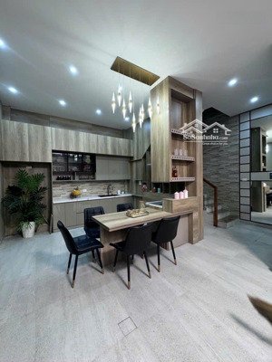 căn nhà 52m2 mặt tiền 6.5m nguyễn văn cừ: bao năm kỷ niệm, giờ muốn trao tay người biết trân quý