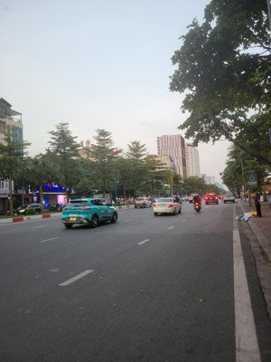 tòa nhà kinh doanh mặt phố nguyễn khánh toàn 275m2 250 tỷ