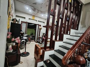 nhà lĩnh nam 45m2 4 tầng giá cực tốt chỉ 6 tỷ, gần ô tô, full nội thất, sđcc, ở ngay