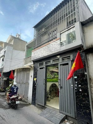 bán nhà đẹp bình tân nhỉnh 3 tỷ, vị trí kinh doanh sầm uất, tặng kèm nội thất. liên hệ 