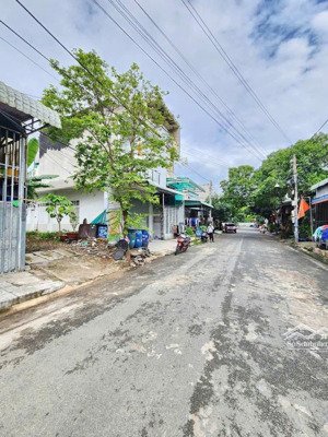 bán lô đất sổ hồng riêng, dt 80m2, giá 1,8 tỷ, cách chợ hài mỹ 300m, cách đường dt 746 5p di chuyển