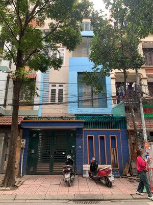 cho thuê nhà dịch vọng, dt 100m2, 4 tầng, mt 6m, nhà đẹp, thông sàn, 35tr/tháng