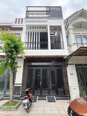 bán nhà 2 lầu mới đẹp sân đậu oto nhà gần bệnh viện hoàng mỹ sổ hoàn công giá rẻ chính chủ