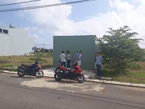 tôi cần bán lô đất mặt tiền đường 7m5 đa mặn đông 2 ( vị trí đối diện bệnh viện sản nhi đà nẵng )