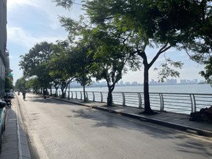 cho thuê nhà mặt phố nguyễn đình thi - view trực diện hồ đoạn đẹp nhất phố !