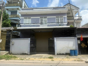 chính chủ cần bán gấp nhà mặt tiền 300m2 ngay thị trấn hóc môn - giá tốt (có thương lượng)