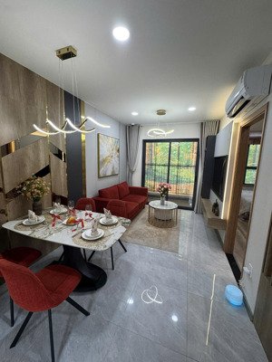 căn hộ 2 pn , 2 wc , view hồ bơi , sổ sẵn sang tên ngay