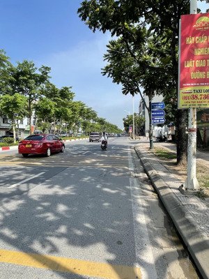 hiếm ô tô phân lô vỉa hè ngay vuông vắn chủ bán 3,7 tỷ gần aeon long biên