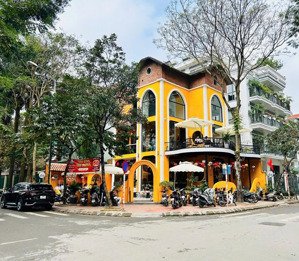 cho thuê nhà mặt phố võ thị sáu, hai bà trưng, mặt tiền: lô góc rộng, diện tích: 380m2