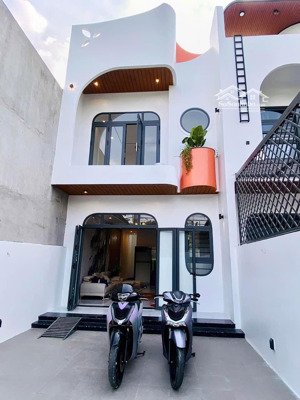 nhà mới 1 trệt 1 lầu mặt tiền nhựa thông phường định hoà -thủ dầu một gần thành phố mới 5x22