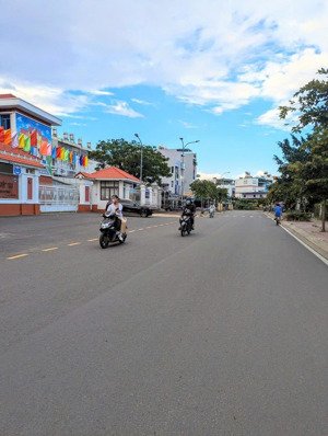 bán nhà mặt tiền đường 8m sư vạn hạnh (nối dài), phường 12, quận 10. lh/ điệp 